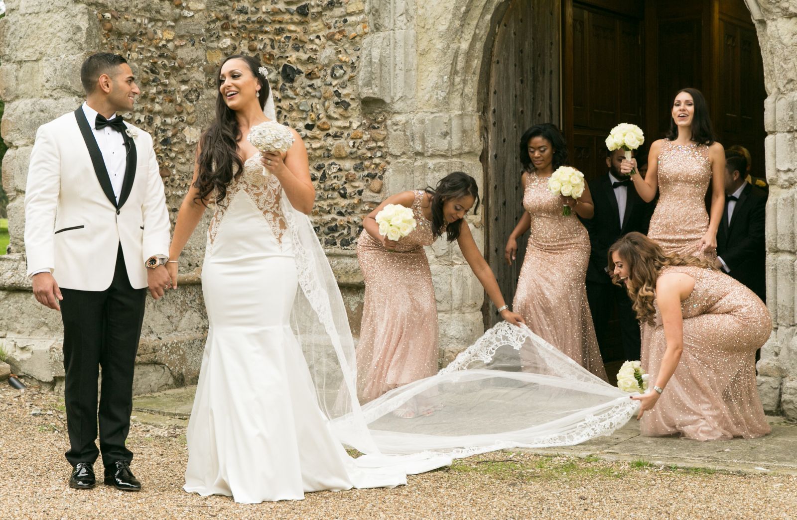 HOW TO CHOOSE THE PERFECT BRIDESMAID
